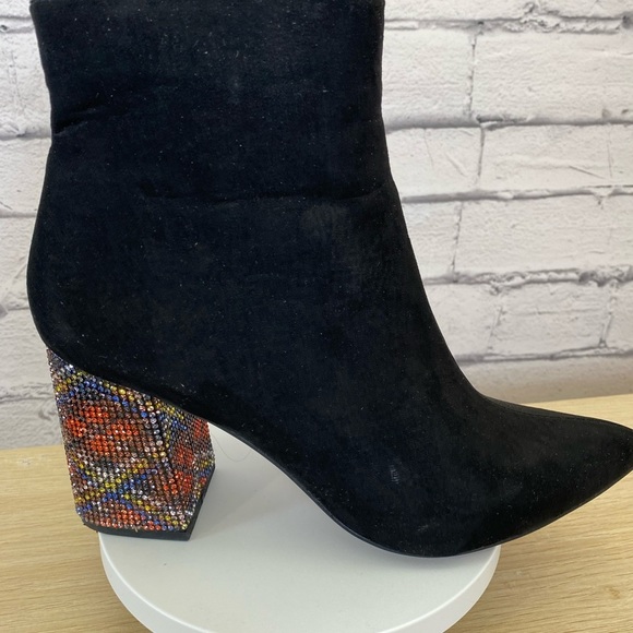 Betsey Johnson Kassie Black Suede Ankle Boots size 8 - Picture 4 of 13
